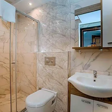 Patio Hotel 3*